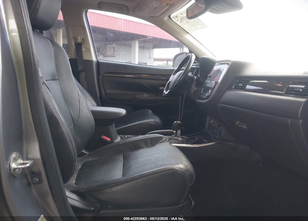 2017 MITSUBISHI OUTLANDER VIN: JA4AD3A32HZ058678