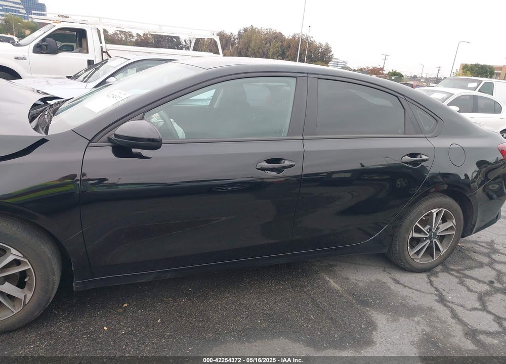 2023 KIA FORTE VIN: 3KPF24AD5PE584927