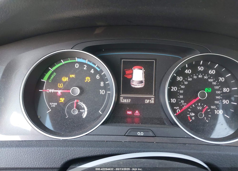 2016 VOLKSWAGEN E-GOLF SE VIN: WVWKP7AU1GW909192