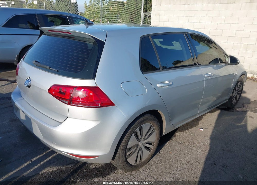 2016 VOLKSWAGEN E-GOLF SE VIN: WVWKP7AU1GW909192