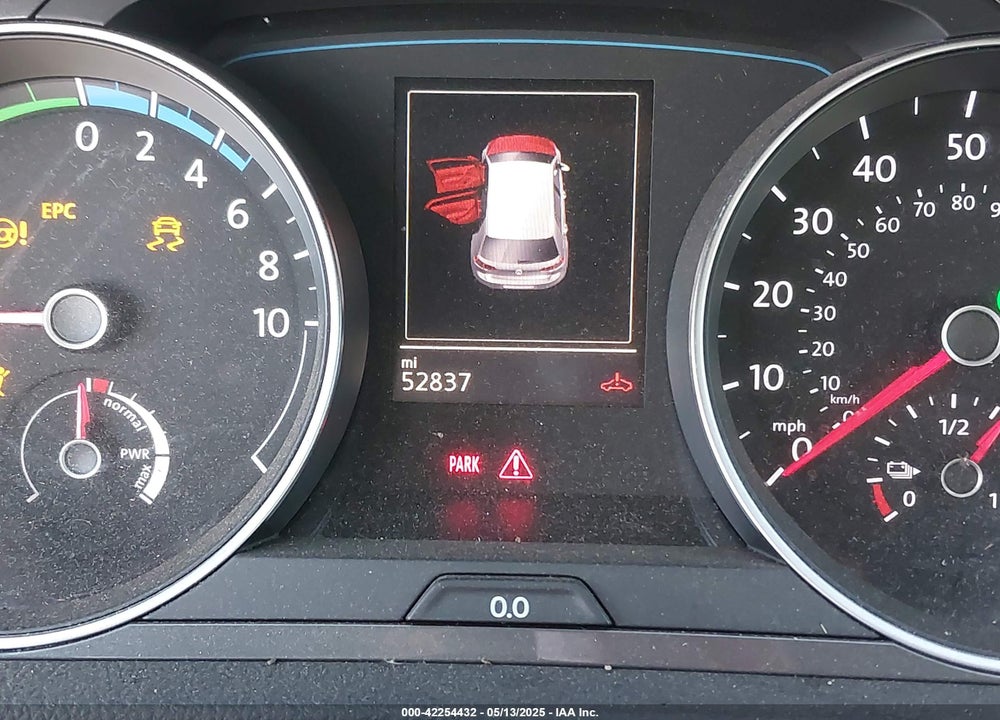 2016 VOLKSWAGEN E-GOLF SE VIN: WVWKP7AU1GW909192