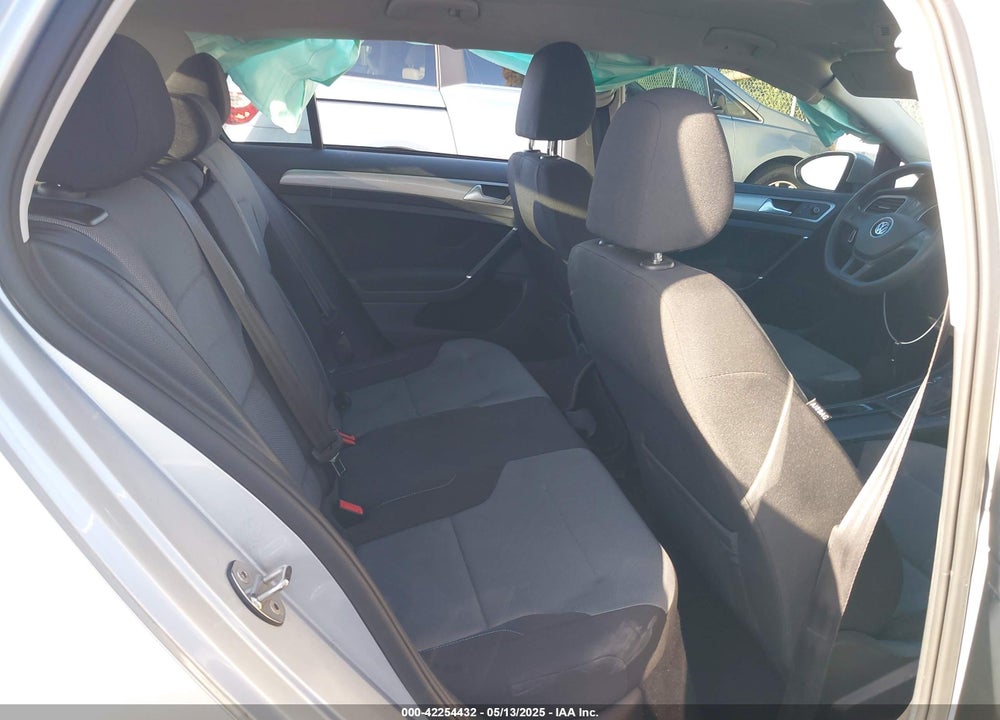 2016 VOLKSWAGEN E-GOLF SE VIN: WVWKP7AU1GW909192