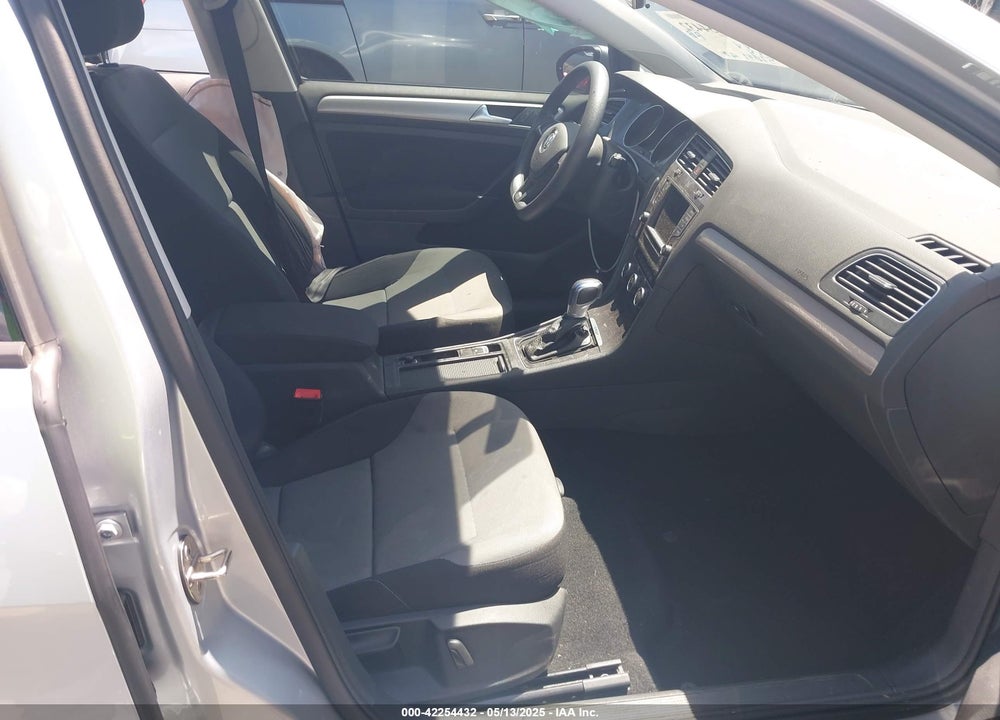 2016 VOLKSWAGEN E-GOLF SE VIN: WVWKP7AU1GW909192