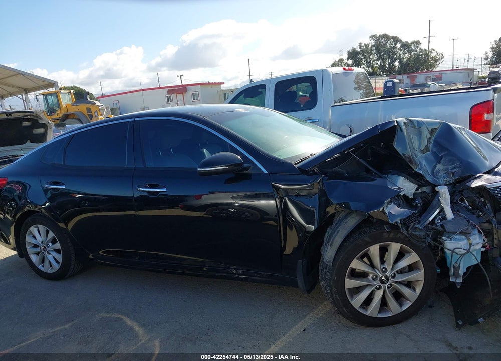 2018 KIA OPTIMA EX VIN: 5XXGU4L33JG225349
