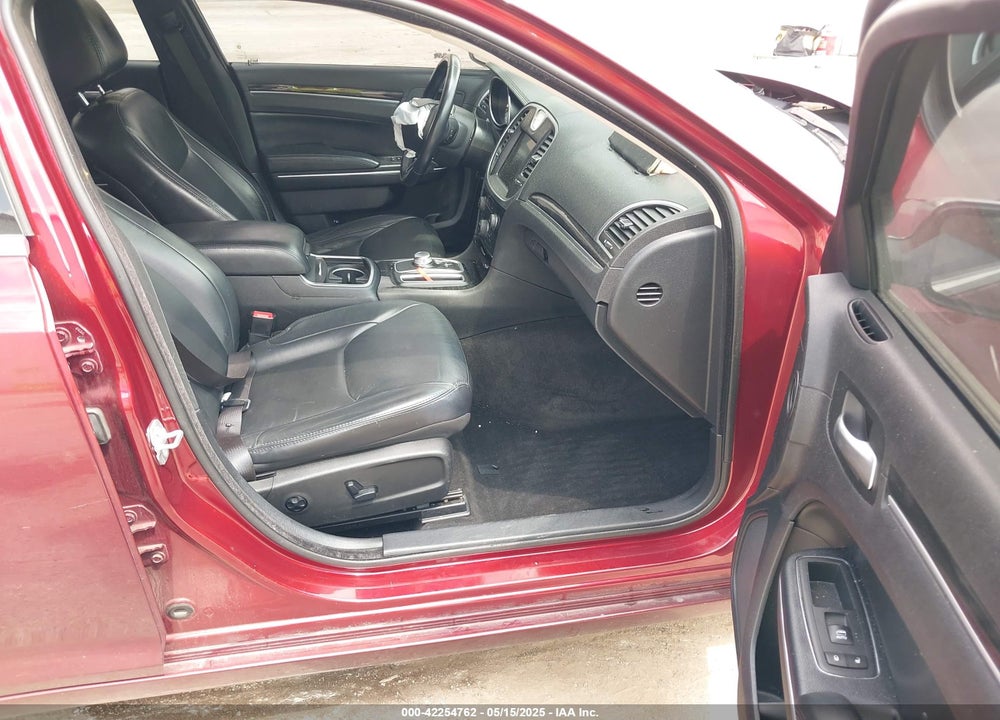 2016 CHRYSLER 300 VIN: 2C3CCARG2GH142595