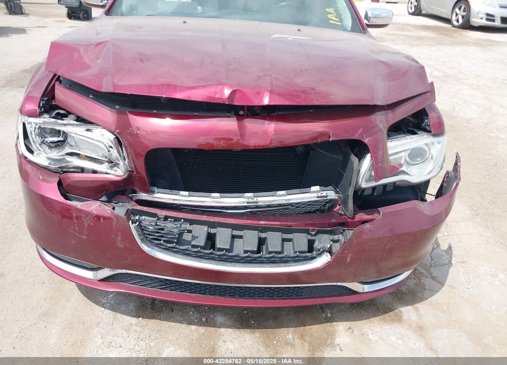 2016 CHRYSLER 300 VIN: 2C3CCARG2GH142595