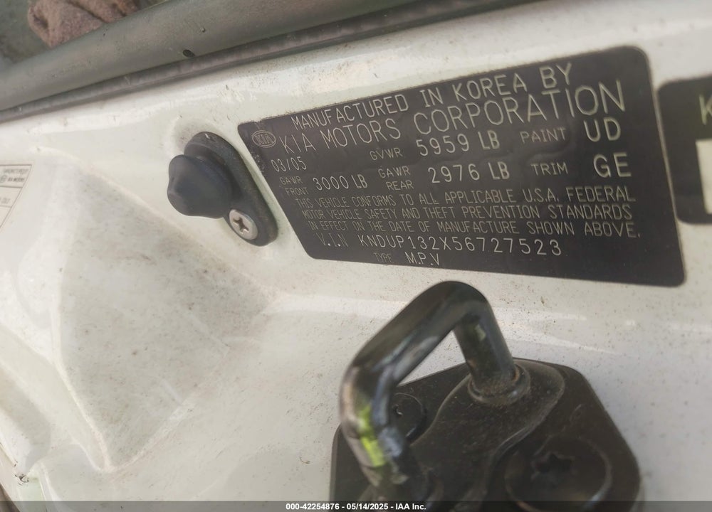 2005 KIA SEDONA VIN: KNDUP132X56727523