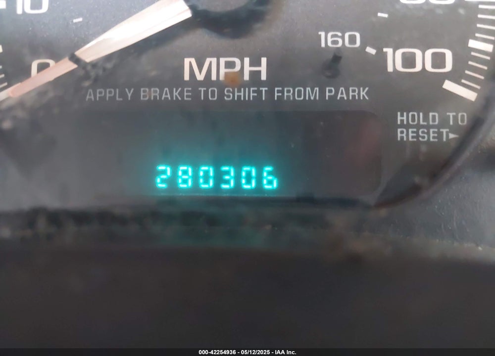 2002 CHEVROLET SUBURBAN 1500 LS VIN: 3GNEC16Z72G223490
