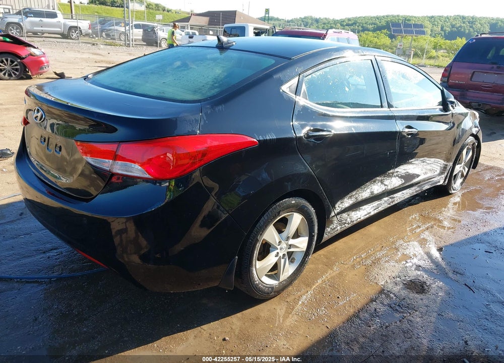 2013 HYUNDAI ELANTRA VIN: KMHDH4AE8DU989736