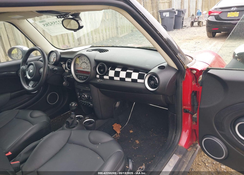 2012 MINI COOPER S VIN: WMWSV3C52CT385757