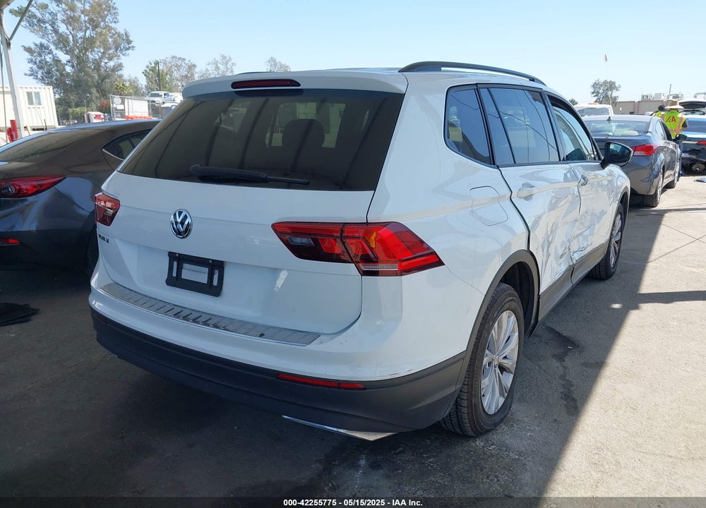 2019 VOLKSWAGEN TIGUAN VIN: 3VV1B7AX2KM176326