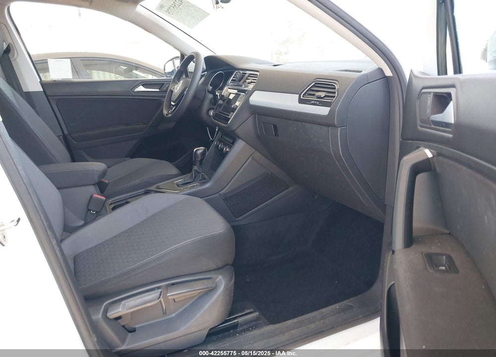 2019 VOLKSWAGEN TIGUAN VIN: 3VV1B7AX2KM176326