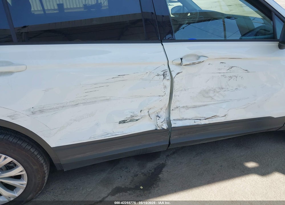 2019 VOLKSWAGEN TIGUAN VIN: 3VV1B7AX2KM176326