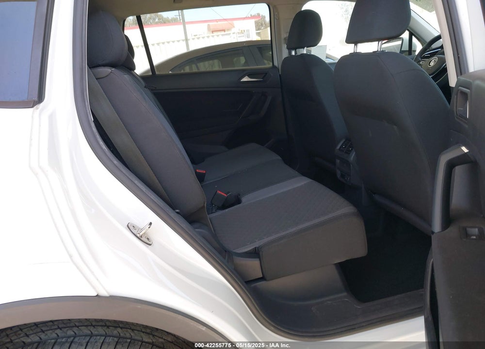 2019 VOLKSWAGEN TIGUAN VIN: 3VV1B7AX2KM176326