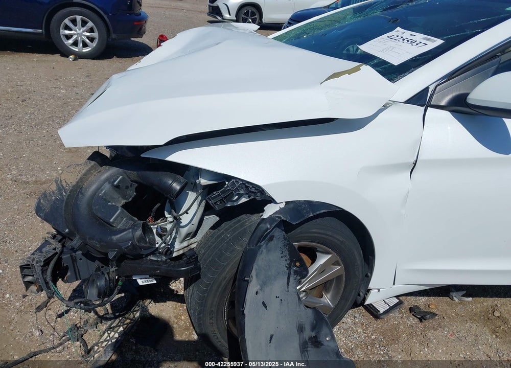 2017 HYUNDAI ELANTRA VIN: 5NPD84LF6HH190600
