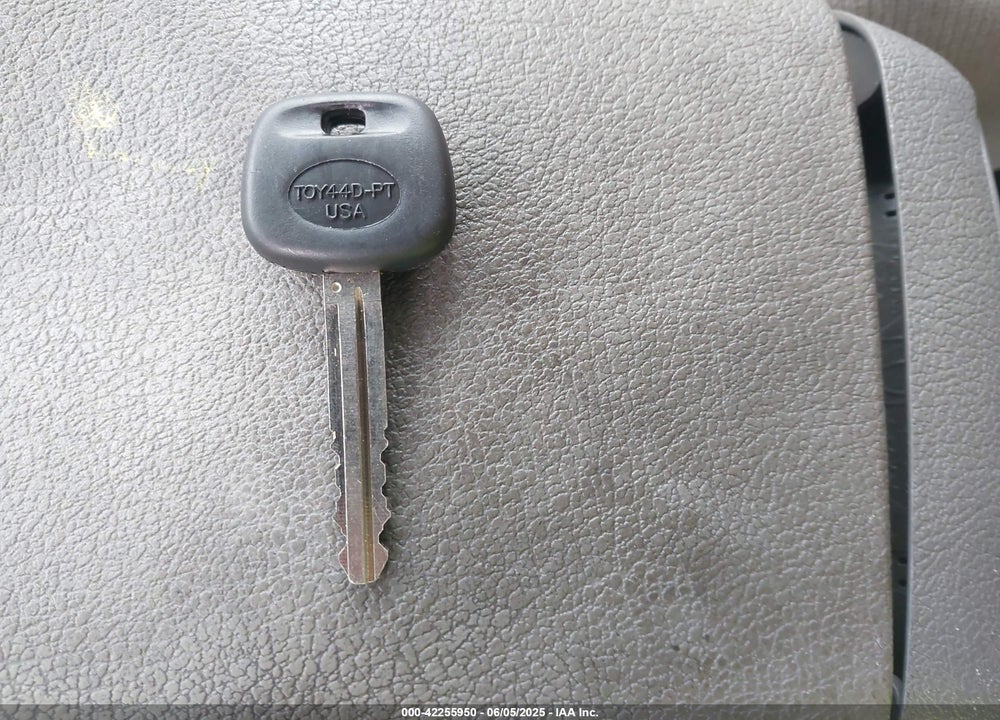 2004 TOYOTA SIENNA VIN: 5TDZA22C84S089360