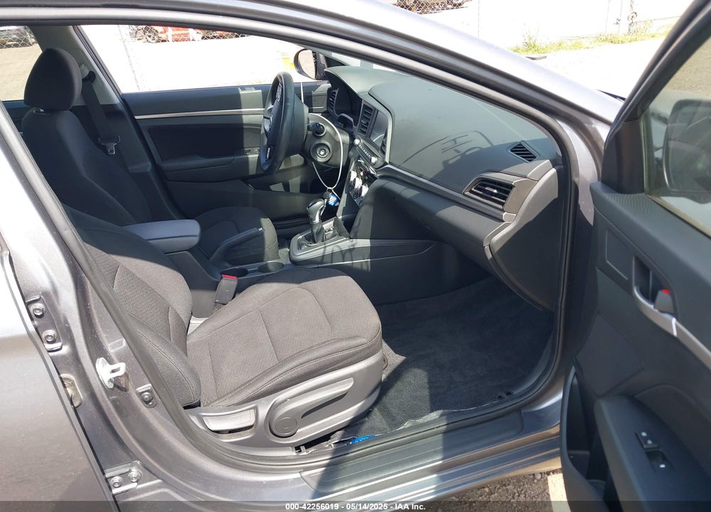 2019 HYUNDAI ELANTRA VIN: 5NPD84LF5KH476560