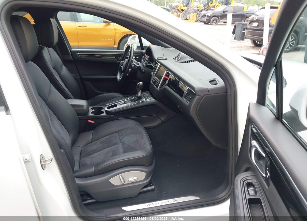 2016 PORSCHE MACAN VIN: WP1AB2A54GLB53864