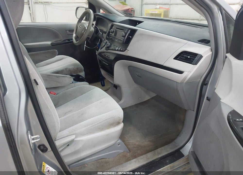 2014 TOYOTA SIENNA LE V6 8 PASSENGER VIN: 5TDKK3DC7ES521116