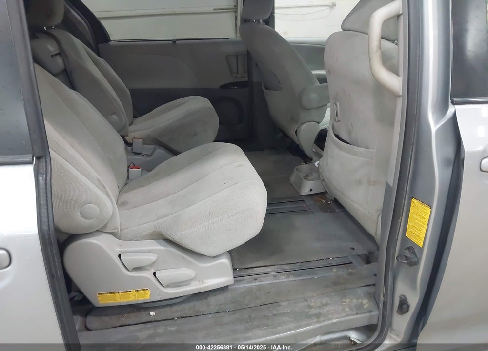 2014 TOYOTA SIENNA LE V6 8 PASSENGER VIN: 5TDKK3DC7ES521116