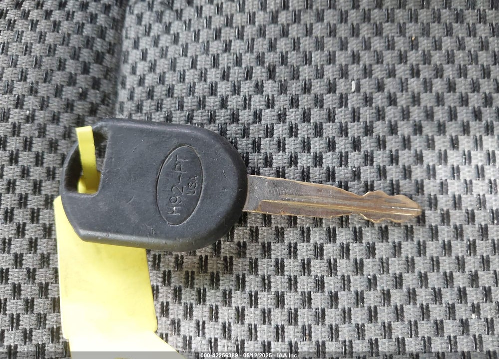 2005 FORD ESCAPE XLT VIN: 1FMYU93125KB21037