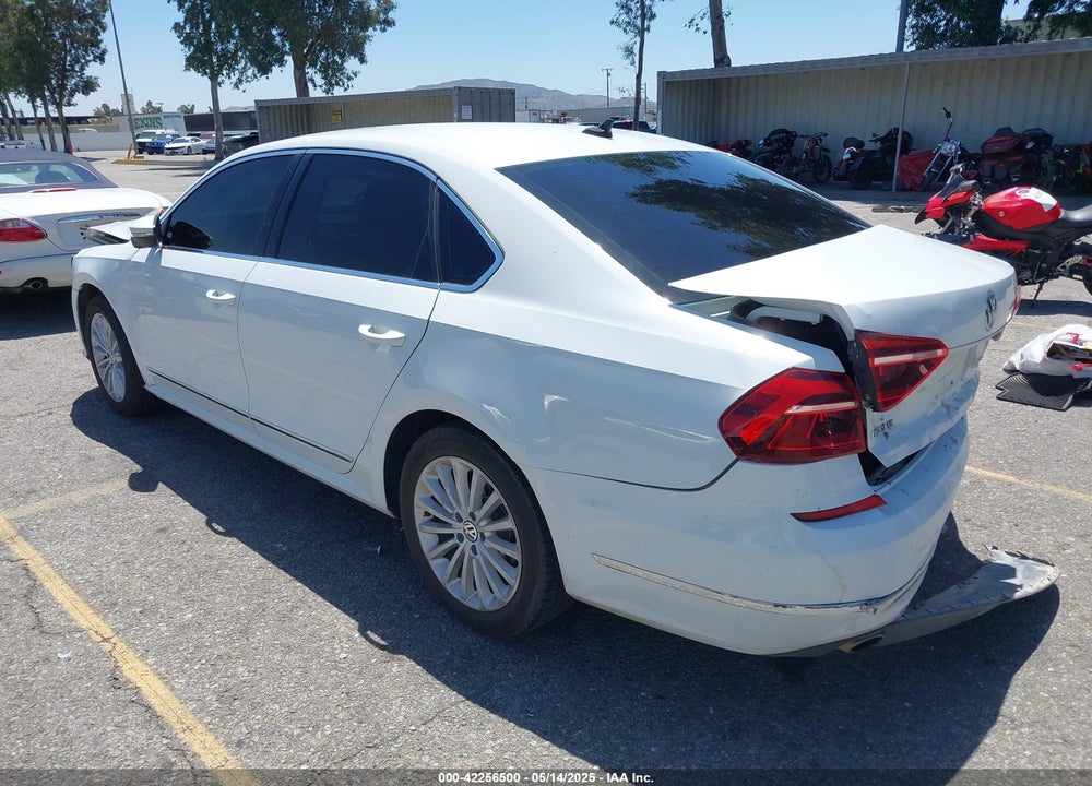 2017 VOLKSWAGEN PASSAT VIN: 1VWBT7A30HC000752