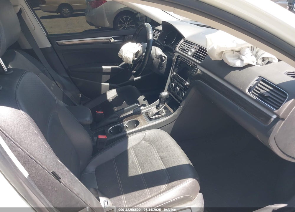 2017 VOLKSWAGEN PASSAT VIN: 1VWBT7A30HC000752