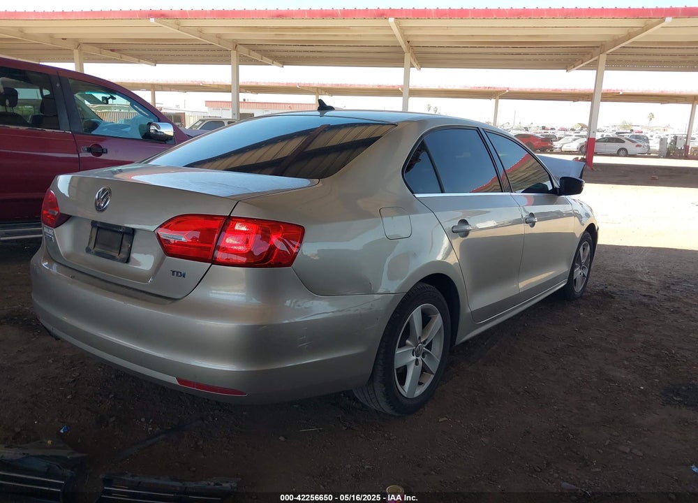 2014 VOLKSWAGEN JETTA 2.0L TDI VIN: 3VWLL7AJ1EM228062