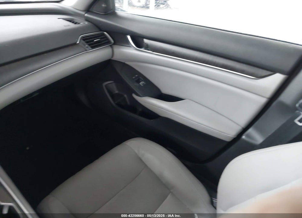 2018 HONDA ACCORD VIN: 1HGCV1F97JA107912