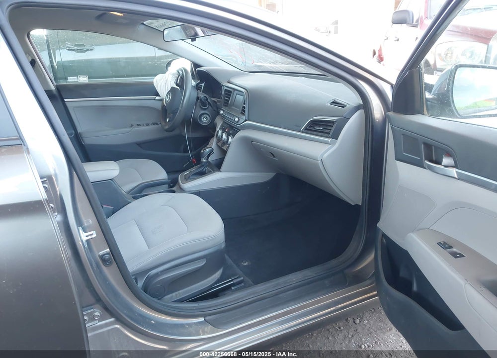 2019 HYUNDAI ELANTRA VIN: 5NPD74LF6KH422039