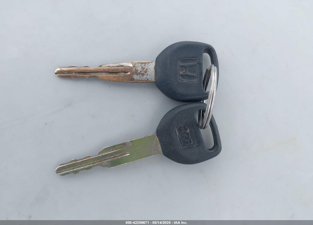 1998 HONDA CR-V LX VIN: JHLRD1846WC098826