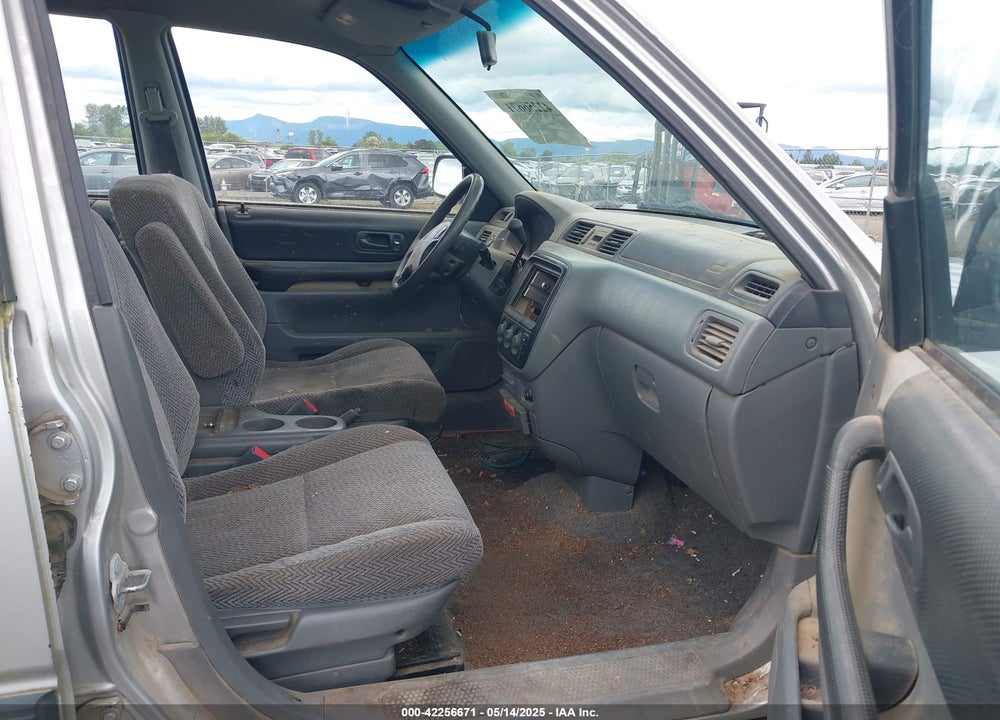 1998 HONDA CR-V LX VIN: JHLRD1846WC098826