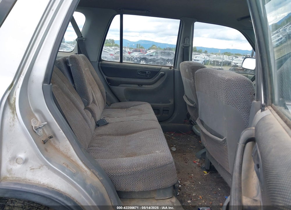 1998 HONDA CR-V LX VIN: JHLRD1846WC098826