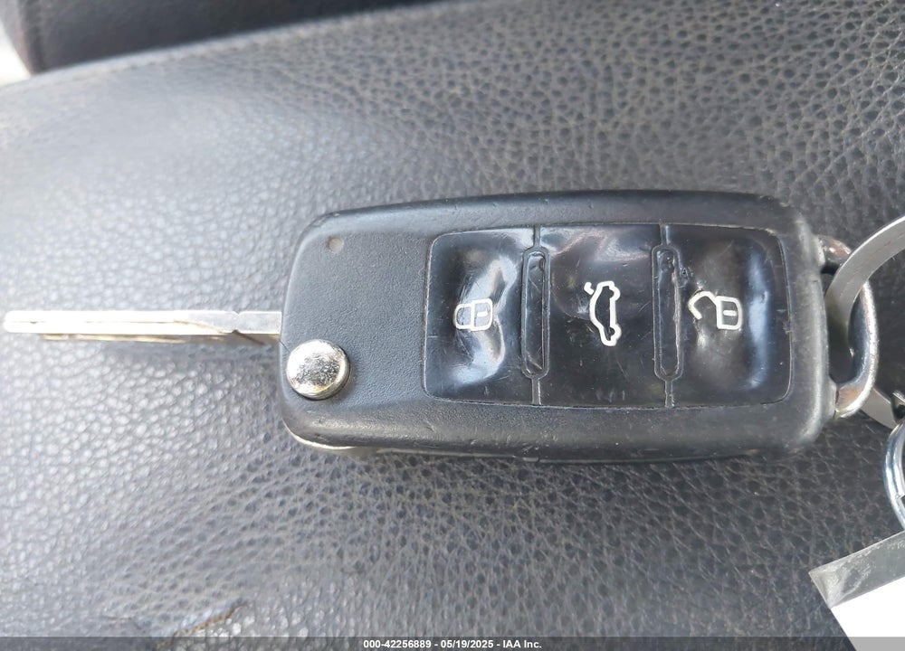 2011 VOLKSWAGEN JETTA VIN: 3VWDX7AJ4BM330203