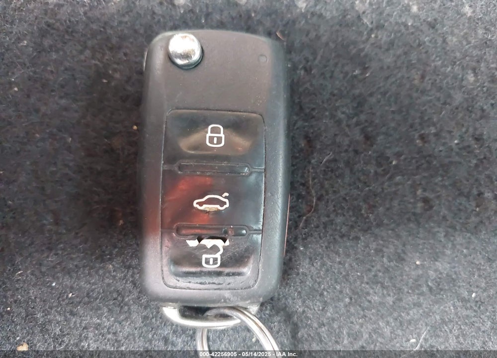 2011 VOLKSWAGEN TIGUAN VIN: WVGBV7AX4BW506165