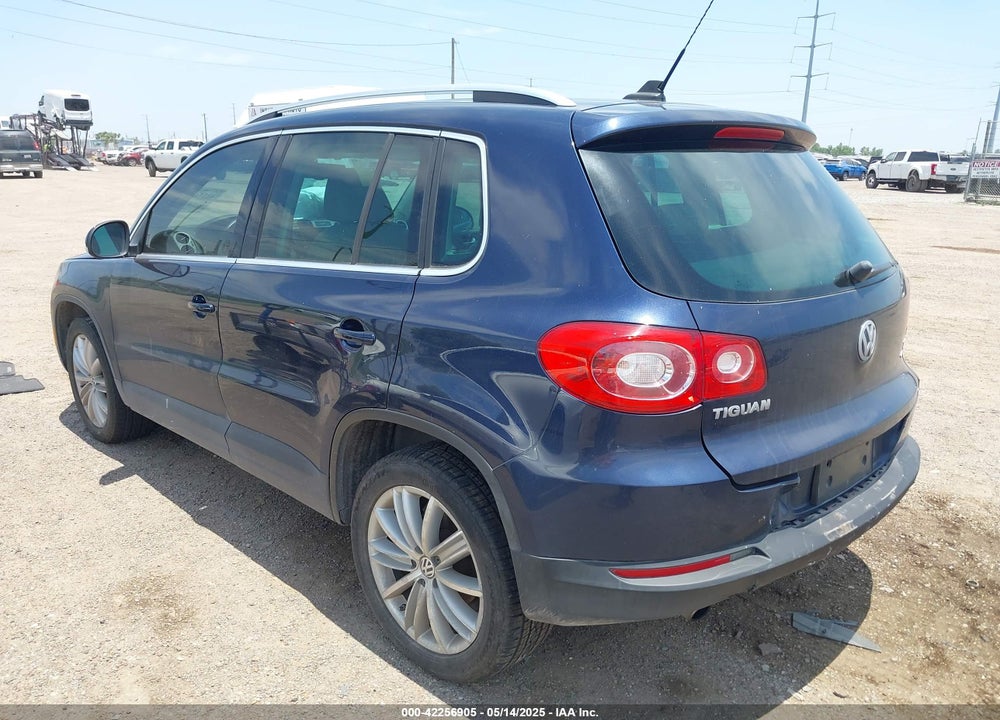 2011 VOLKSWAGEN TIGUAN VIN: WVGBV7AX4BW506165