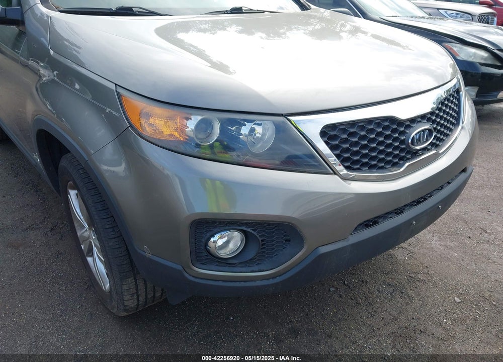 2013 KIA SORENTO VIN: 5XYKUDA65DG413913