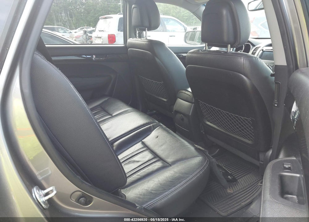 2013 KIA SORENTO VIN: 5XYKUDA65DG413913