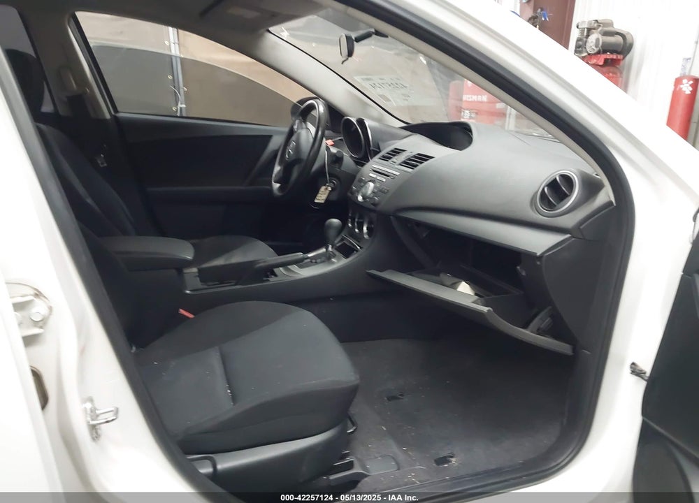 2011 MAZDA 3 VIN: JM1BL1UG7B1498871