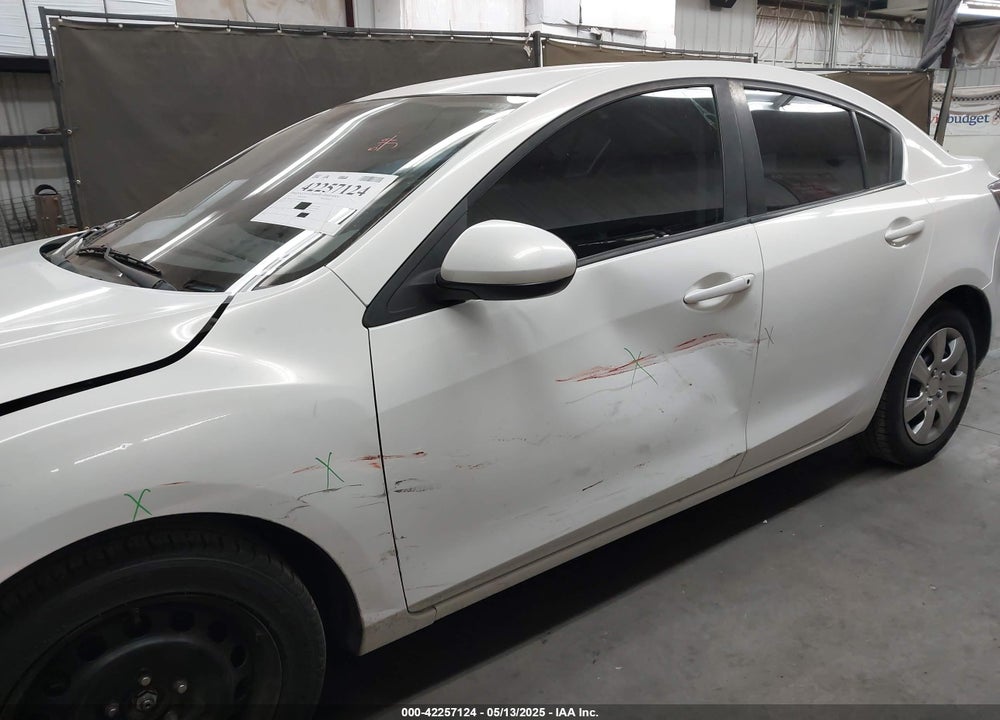 2011 MAZDA 3 VIN: JM1BL1UG7B1498871