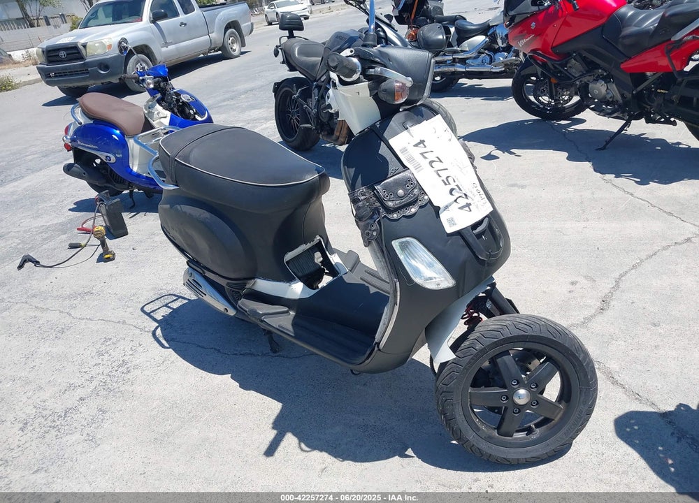 2013 VESPA LX 150IE VIN: ZAPM688F1D5401183