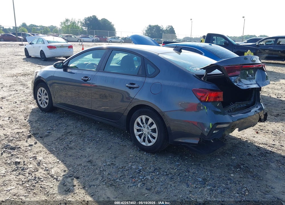 2021 KIA FORTE VIN: 3KPF24AD8ME327188