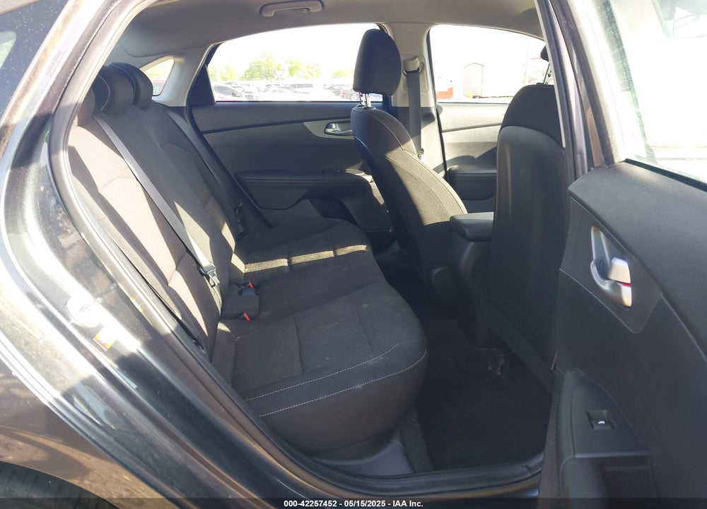 2021 KIA FORTE VIN: 3KPF24AD8ME327188