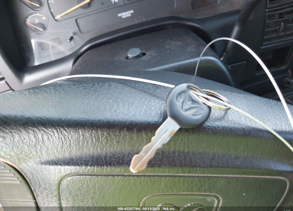 2001 DODGE DAKOTA SLT/SPORT VIN: 1B7GL2AN41S219920