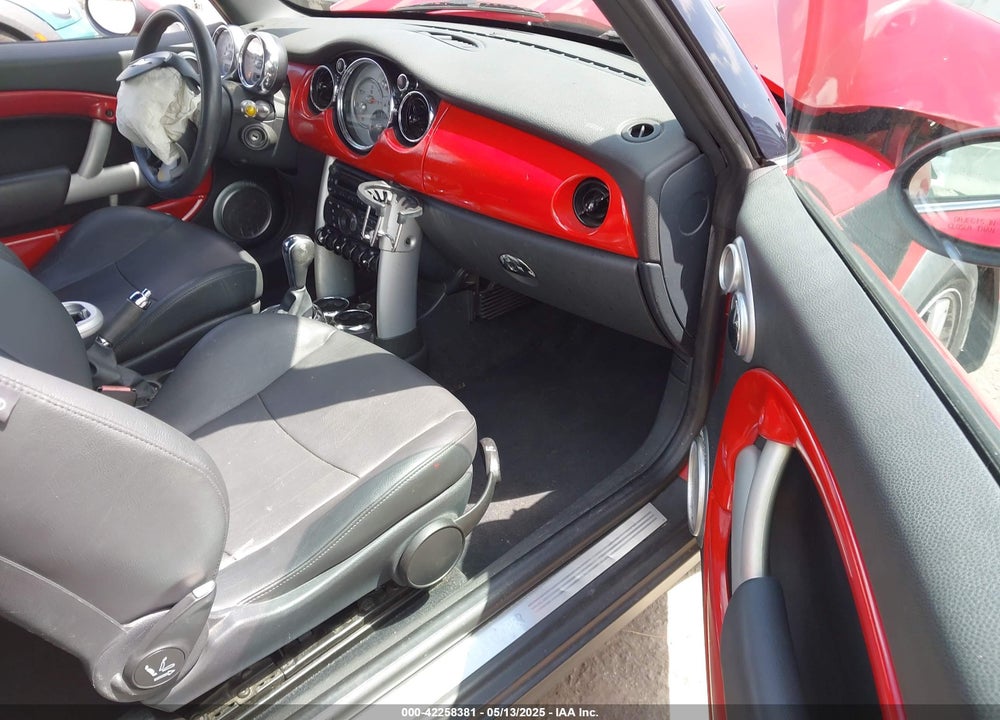2007 MINI COOPER VIN: WMWRF335X7TG16764