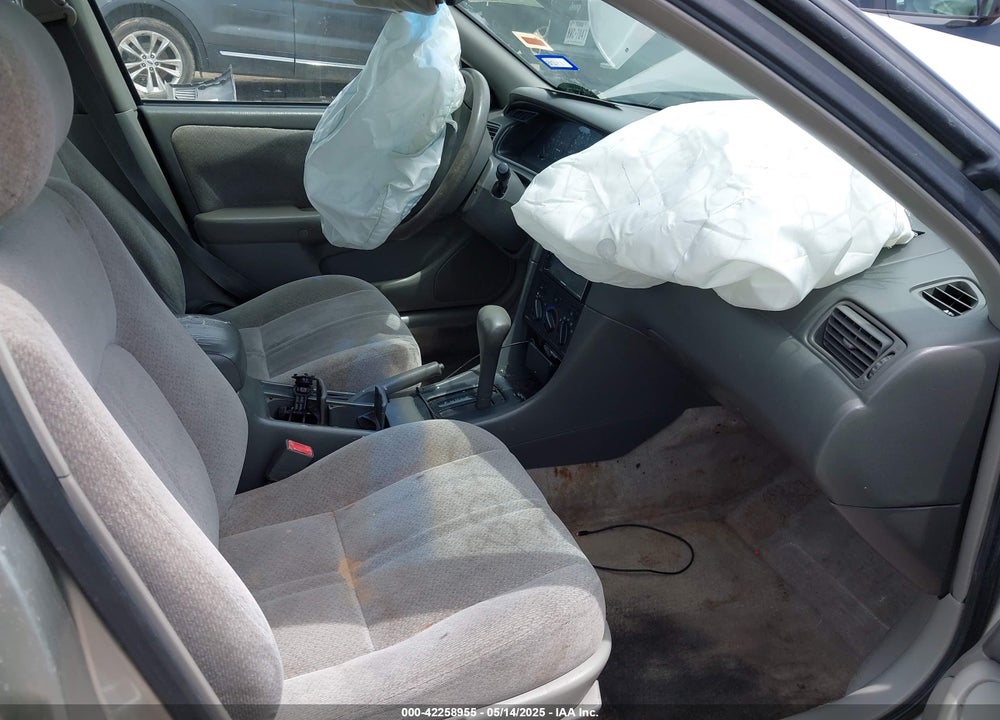 2000 TOYOTA CAMRY LE VIN: JT2BG22K0Y0406606