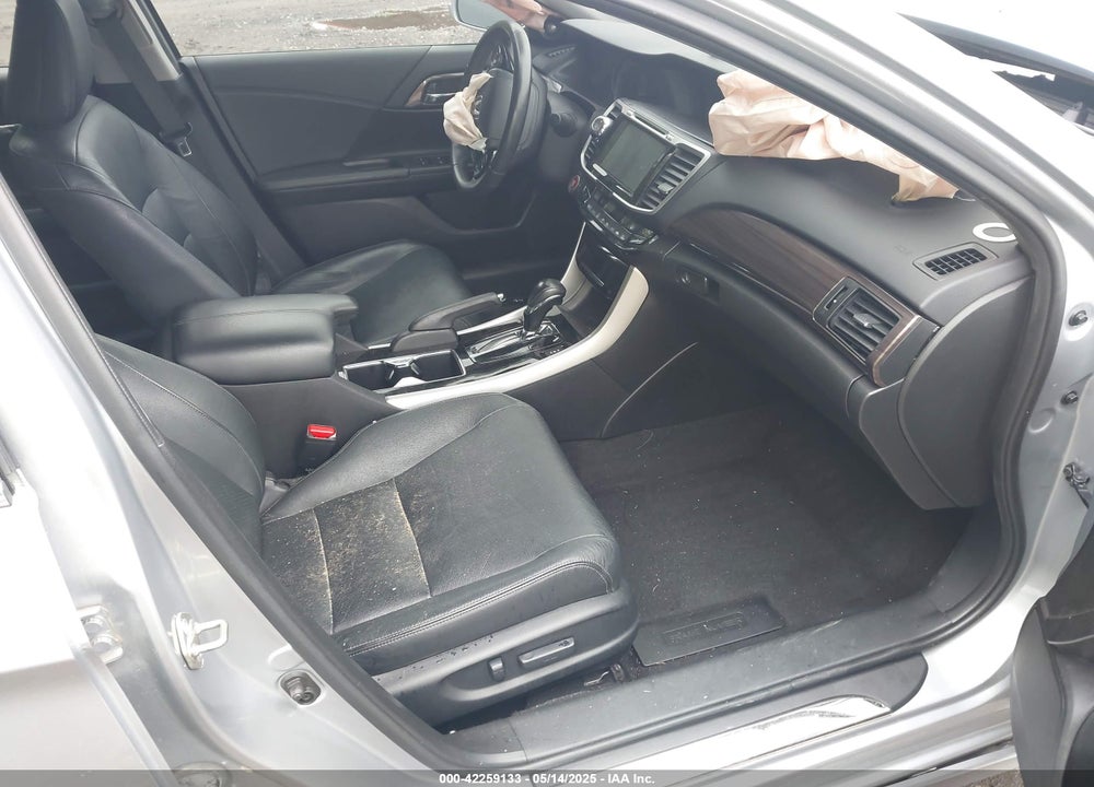2017 HONDA ACCORD VIN: 1HGCR3F92HA039397