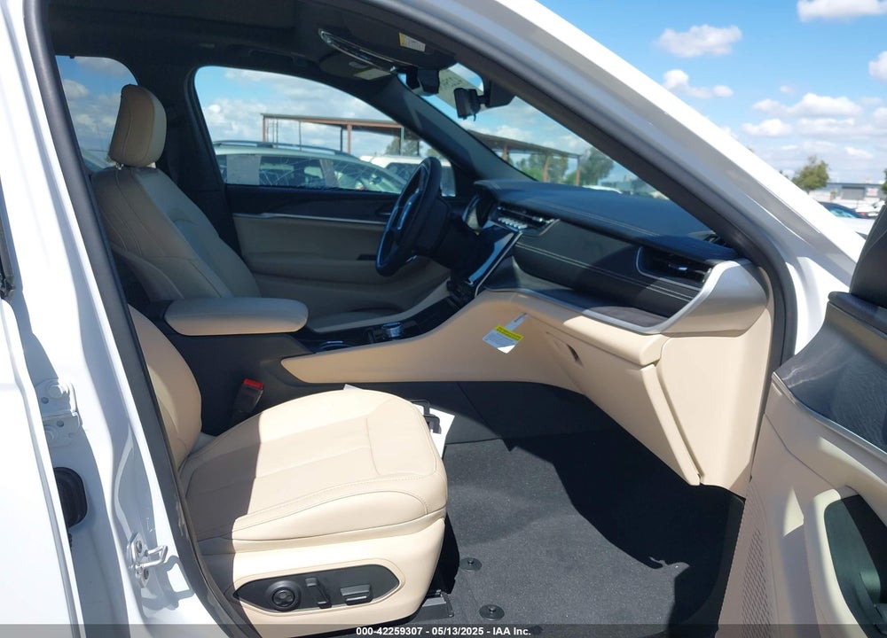 2025 JEEP GRAND CHEROKEE VIN: 1C4RJHBG3SC311453