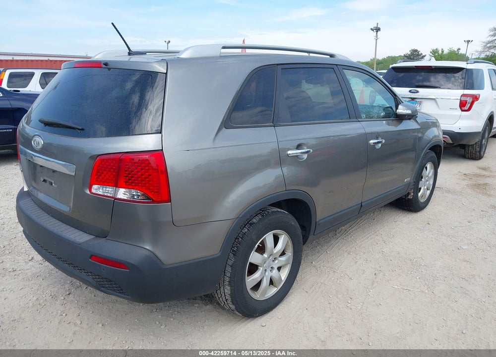 2011 KIA SORENTO VIN: 5XYKTDA15BG178563