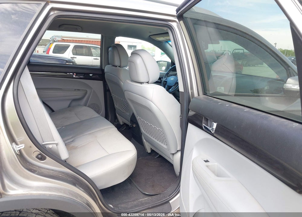 2011 KIA SORENTO VIN: 5XYKTDA15BG178563